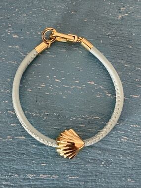 EXCELLENT condition Gorjana shell bracelet.